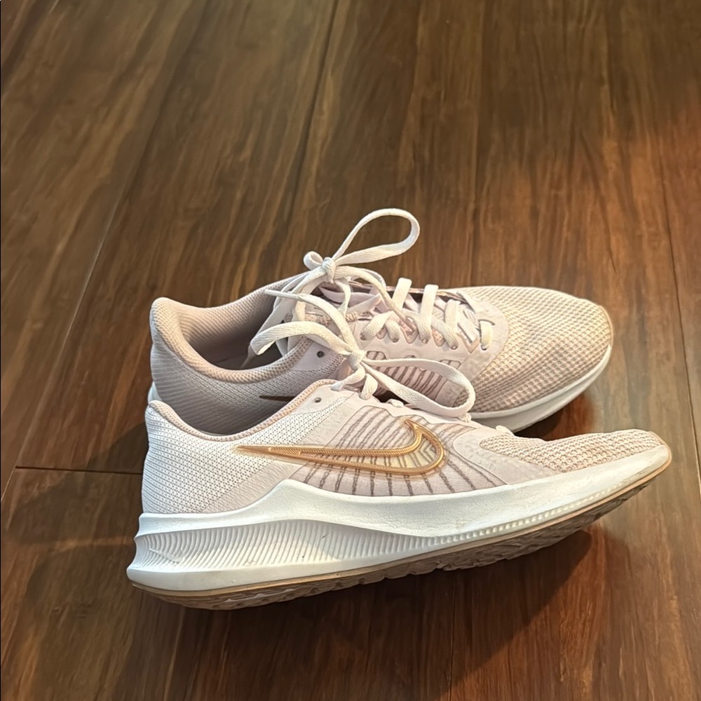 Nike Women's Light Pink Athletic Shoes